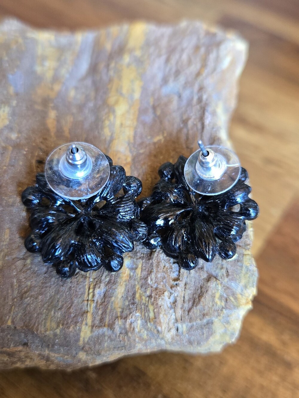Black Cluster Flower Earrings - Women Jewelry - Picture 2 of 4